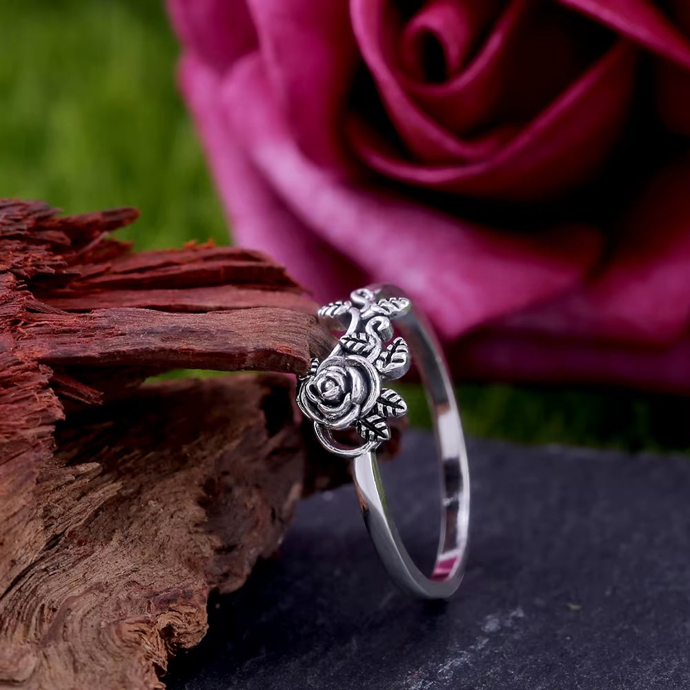 Rose shaped silver ring