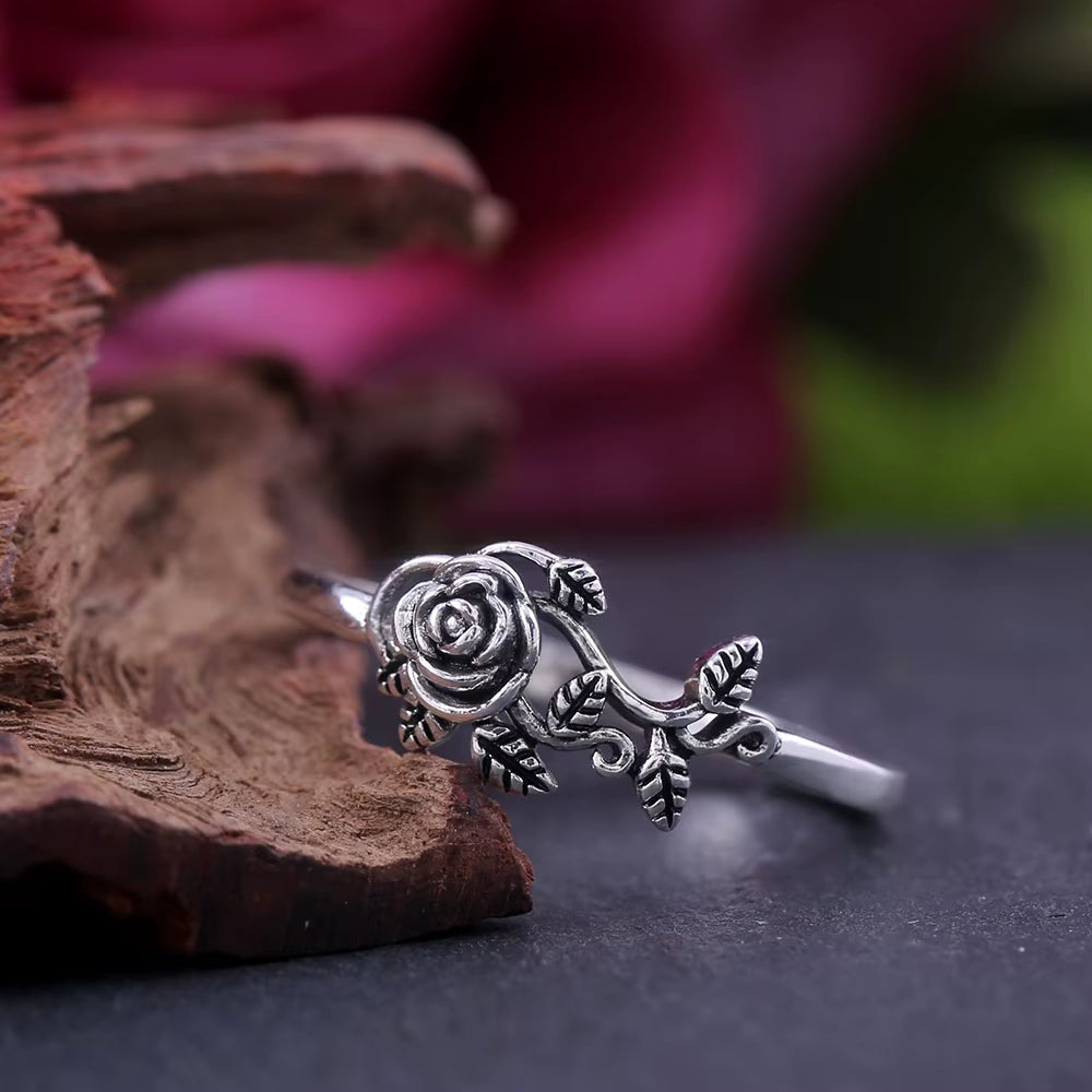 Rose shaped silver ring