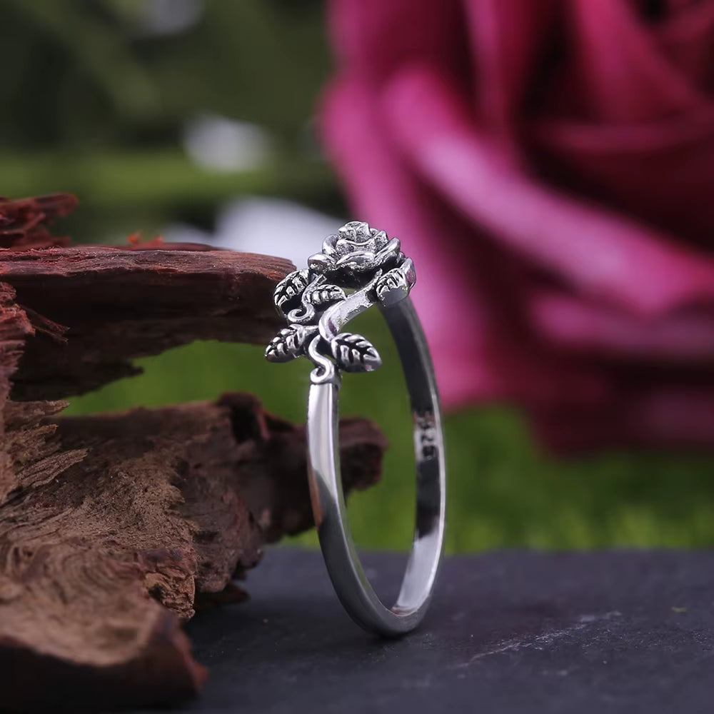 Rose shaped silver ring