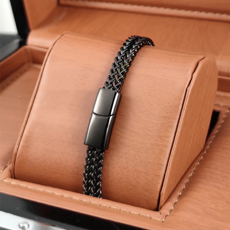 Trendy Golden Chain Bracelet for Men & Women - Stylish Stainless Steel Curb Cuban Link Bangle - Perfect Hip Hop Wrist Jewelry Gift for 2025