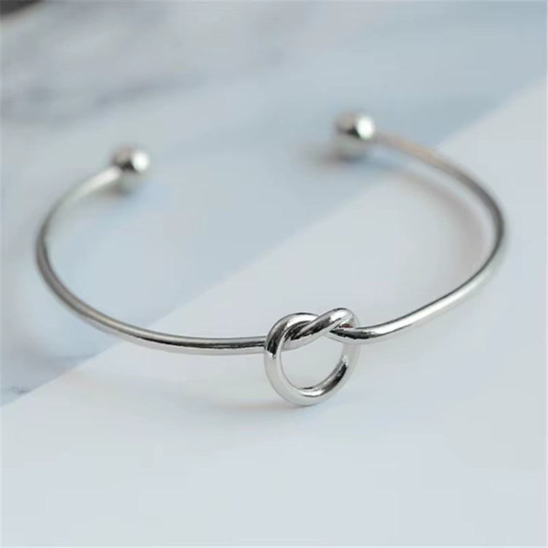 Simple heart bracelet