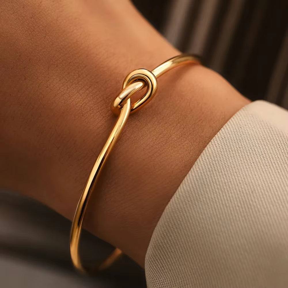 Simple heart bracelet